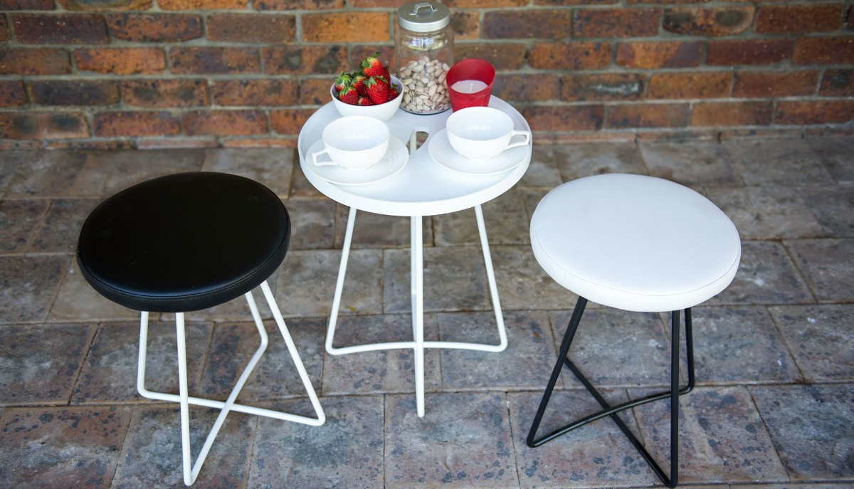 Handy Table with Wired Low Stools